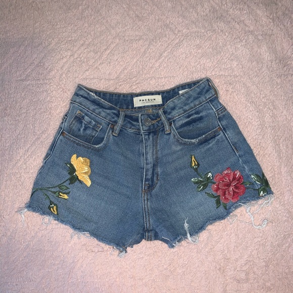 pacsun high-rise shorts with embroidered flowers - Picture 1 of 4